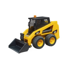 Bruder CAT skid-steer 1:16 – ładowarka kompaktowa ze zdejmowaną łyżką i ramieniem roboczym, widok z boku
